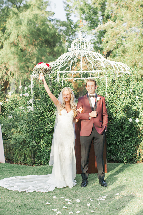 Autumn-inspired-wedding-at-coto-valley-country-club-ceremony-bride-and-groom-cheering