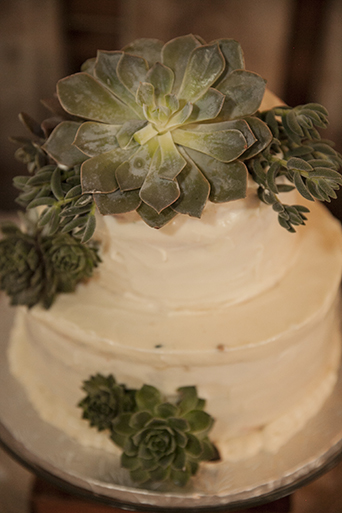 Rustic Barn Outdoor Wedding White Cake With Rustic Barn Outdoor Wedding White Cake With
