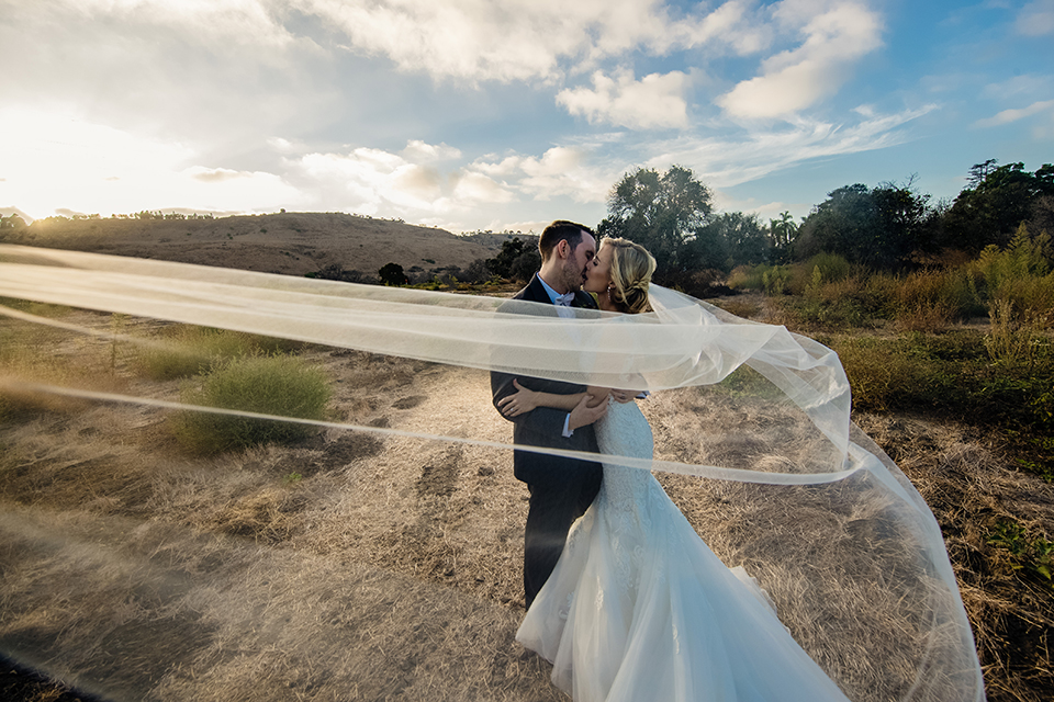 Orange-county-wedding-at-the-hamilton-oaks-winery-bride-and-groom-kissing