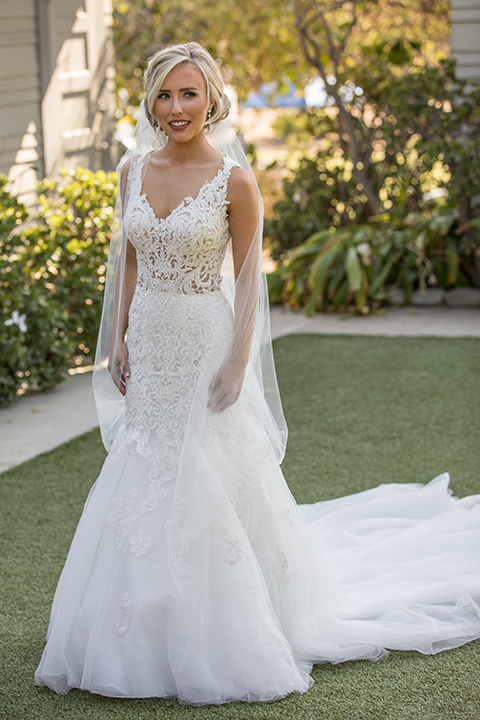 Orange-county-wedding-at-the-hamilton-oaks-winery-bride-with-bouquet-close-up