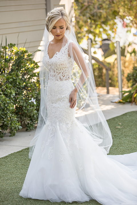 Orange-county-wedding-at-the-hamilton-oaks-winery-bride-with-veil