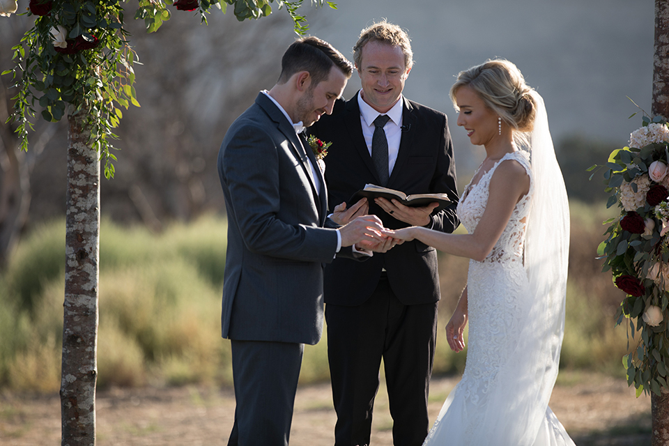 Orange-county-wedding-at-the-hamilton-oaks-winery-ceremony-bride-and-groom-exchanging-rings