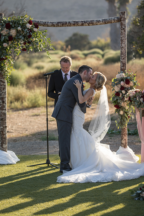 Orange-county-wedding-at-the-hamilton-oaks-winery-ceremony-bride-and-groom-kissing