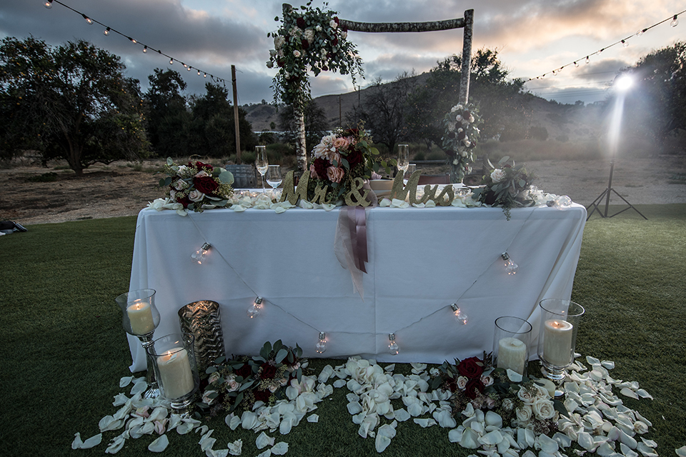 Orange-county-wedding-at-the-hamilton-oaks-winery-reception-table-set-up-sweetheart-table