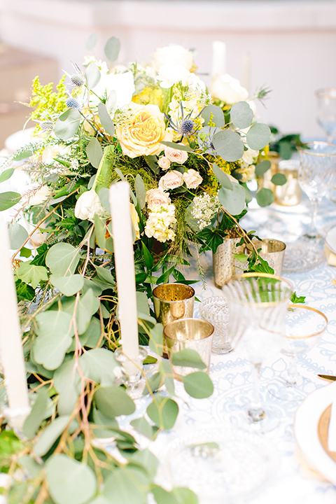 Rancho-las-lomas-outdoor-wedding-table-set-up-with-flowers