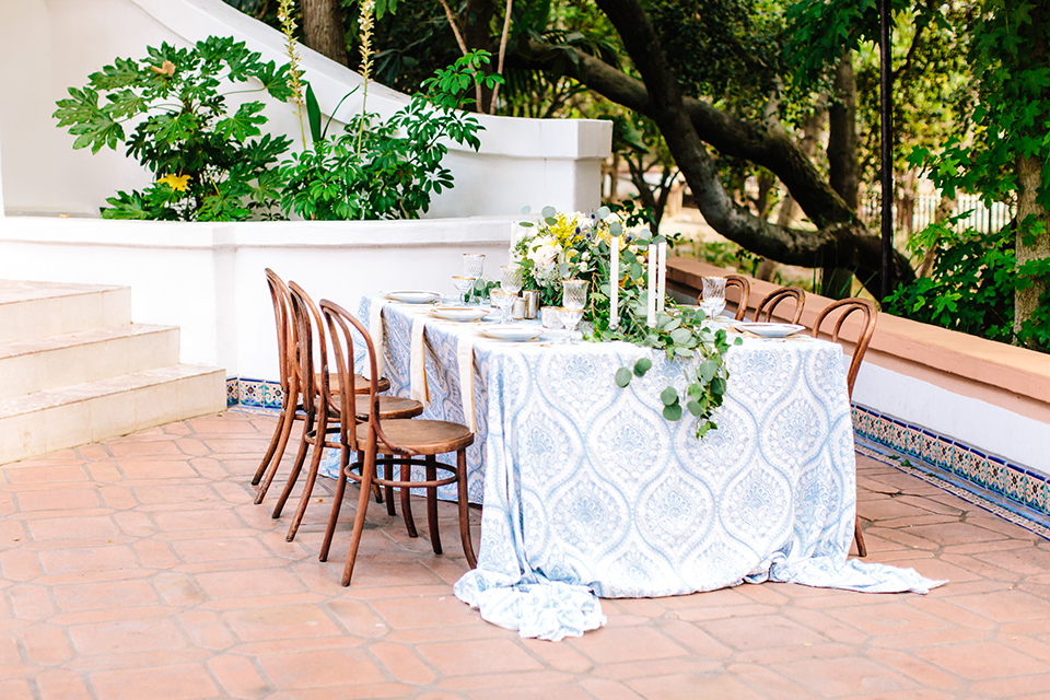 Rancho-las-lomas-outdoor-wedding-table-set-up