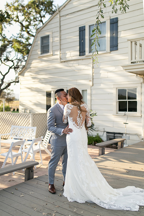 Northern-california-wedding-shoot-at-fitz-place-bride-and-groom-first-look-kissing