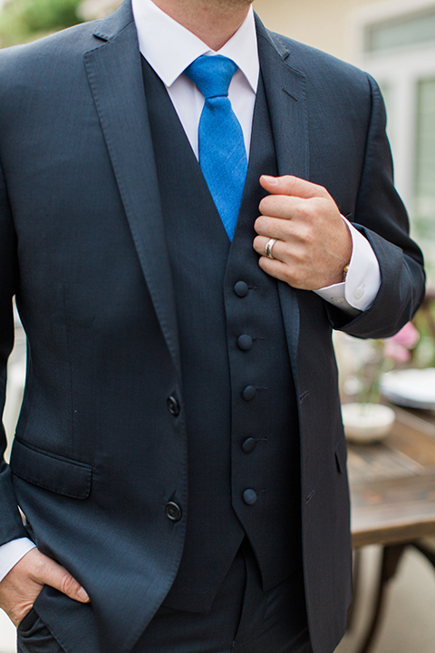 San-diego-outdoor-wedding-at-the-inn-at-rancho-santa-fe-groom-navy-suit-close-up-tie