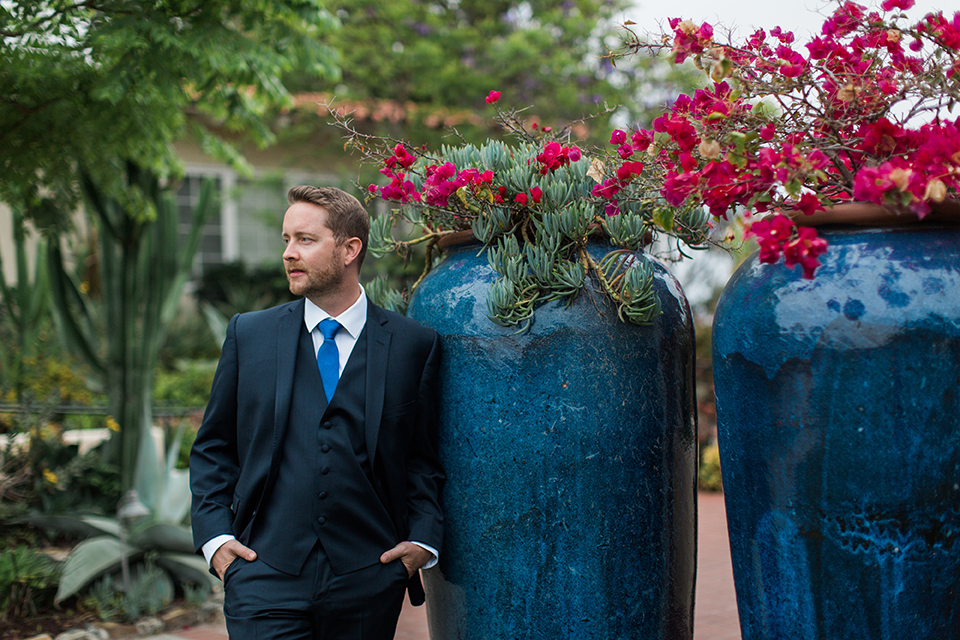 San-diego-outdoor-wedding-at-the-inn-at-rancho-santa-fe-groom-navy-suit-close-up