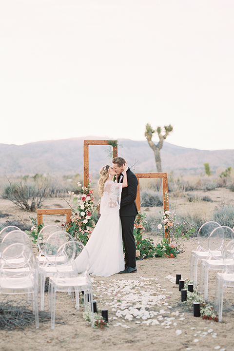 Joshua-tree-wedding-shoot-at-the-ruin-venue-ceremony-bride-and-groom-kissing