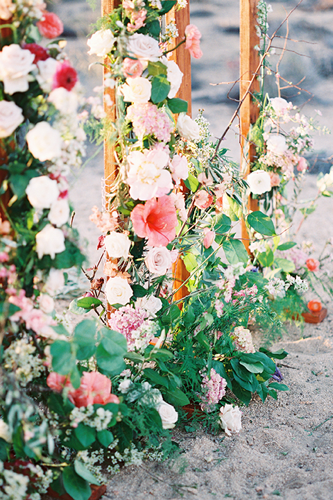 Joshua-tree-wedding-shoot-at-the-ruin-venue-ceremony-set-up-with-flowers