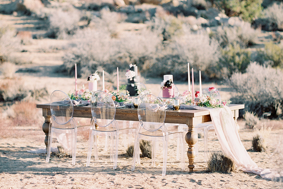 Joshua-tree-wedding-shoot-at-the-ruin-venue-table-set-up-with-chairs