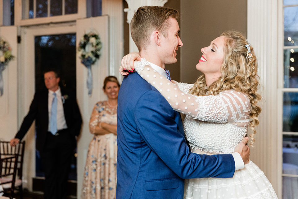 South-carolina-summer-outdoor-wedding-at-the-wickliffe-house-reception-bride-and-groom-first-dance