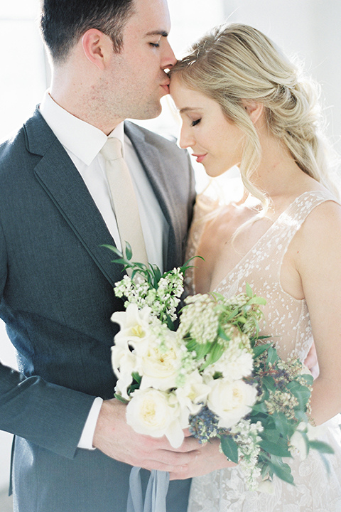 Los-angeles-modern-wedding-at-fd-photo-studio-bride-and-groom-hugging-with-bouquet-kissing