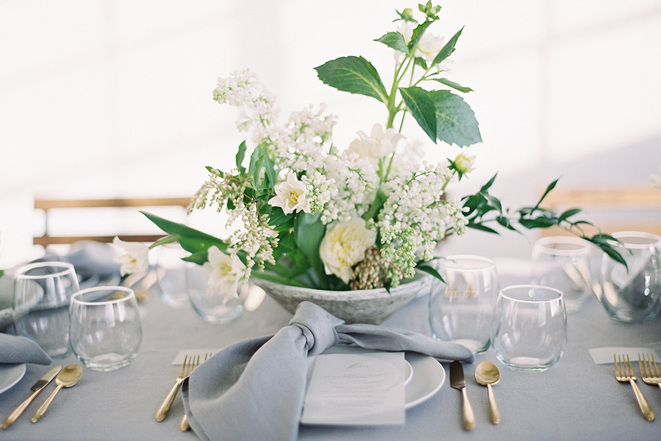 Los-angeles-modern-wedding-at-fd-photo-studio-table-set-up