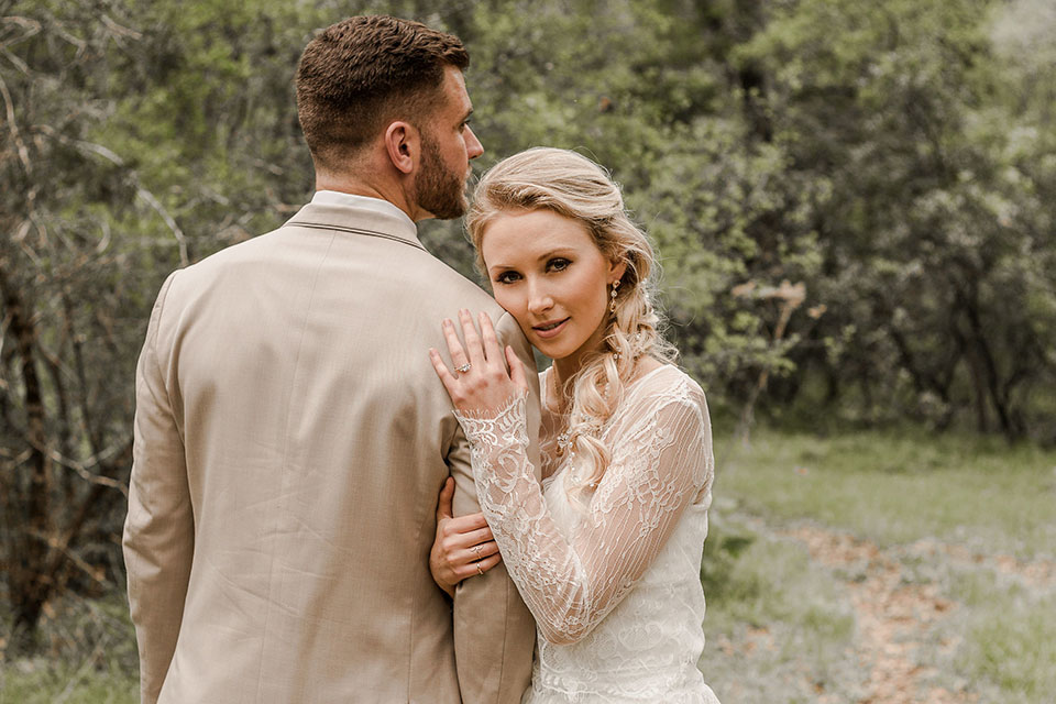 Texas-peaches-and-cream-wedding-shoot-at-carola-horse-ranch-bride-and-groom-hugging