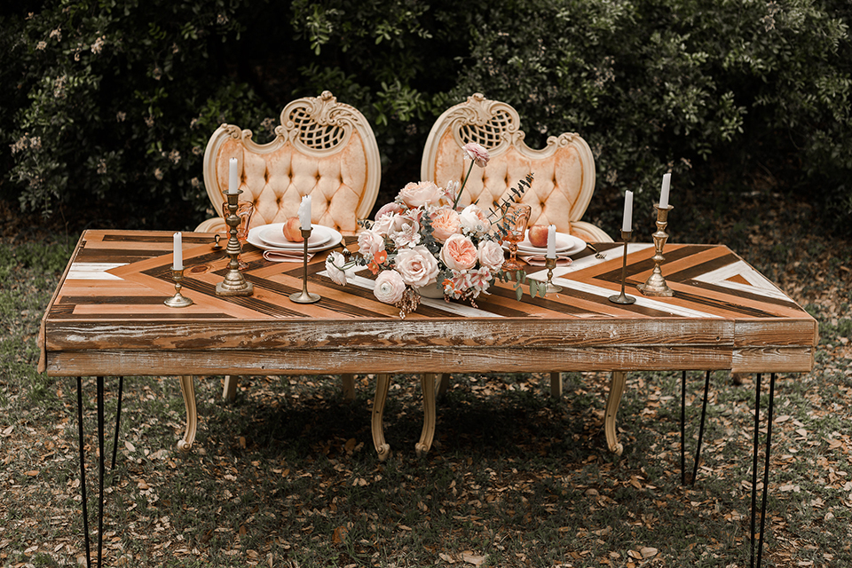 Texas-peaches-and-cream-wedding-shoot-at-carola-horse-ranch-table-set-up-sweetheart-table