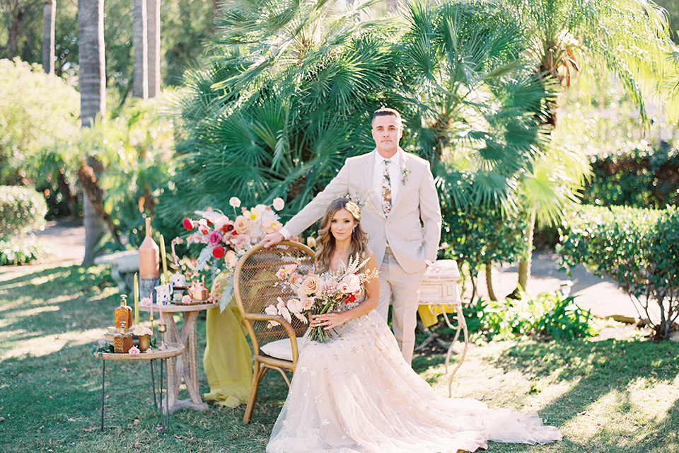 Los-angeles-garden-wedding-at-retreat-malibu-bride-and-groom-hugging-by-table