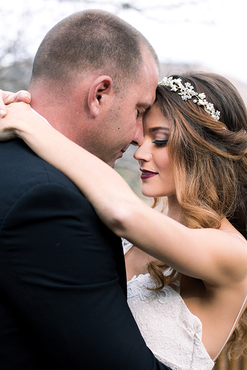 sacred-mountain-shoot-bride-and-groom-touching-heads-close-up
