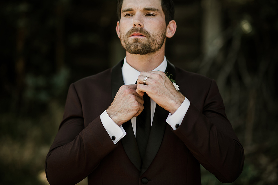 saddle-peak-close-up-on-groom-groom-in-a-burgundy-tuxedo-with-a-long-tie