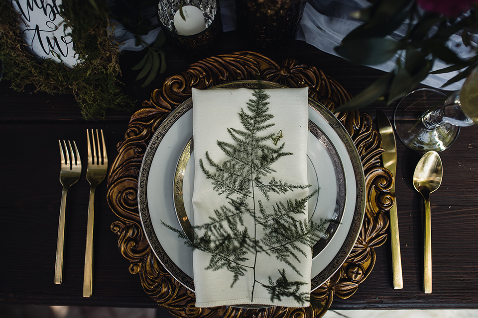 saddle-peak-table-decor