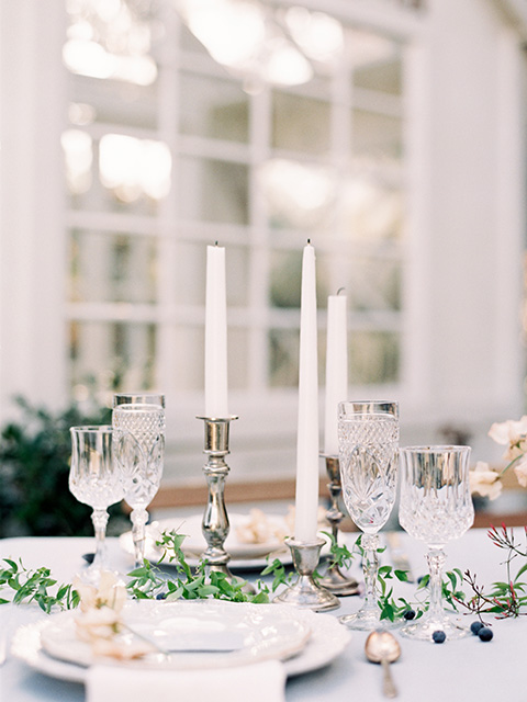 Artist-and-his-muse-shoot-table-set-up-and-candles