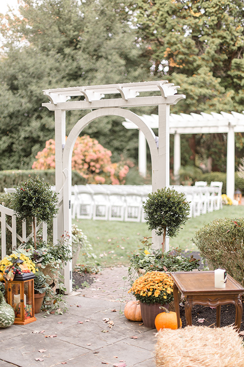 outdoor décor with fall vibes with colorful leaves and pumpkins