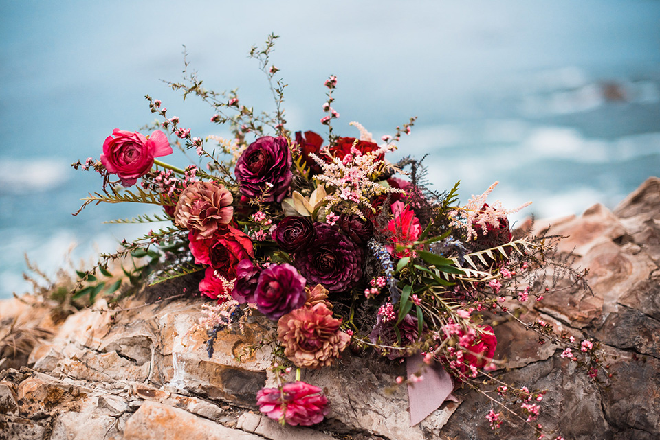 avila-beach-elopement-shoot-florals-in-red-and-deep-pink-tones