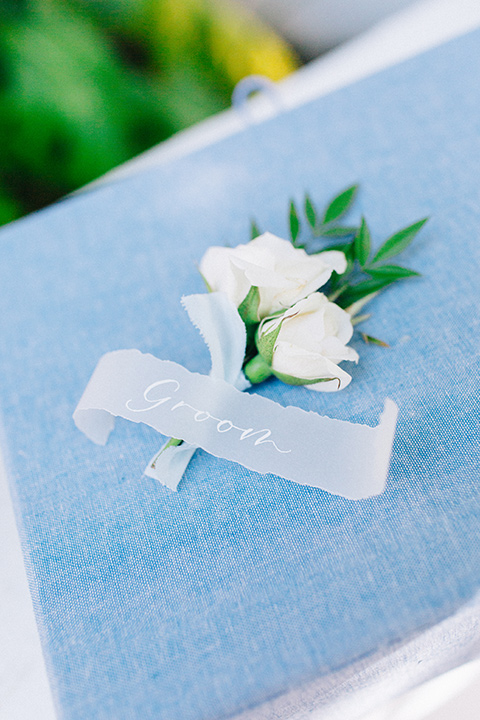 Rancho-las-lomas-blue-shoot-groom-florals