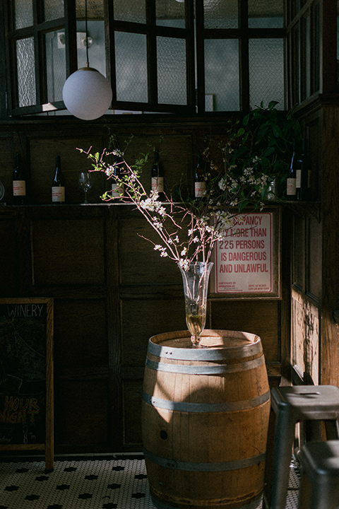 Brooklyn-Shoot-décor-with-wood-details-and-cherry-blossom-florals