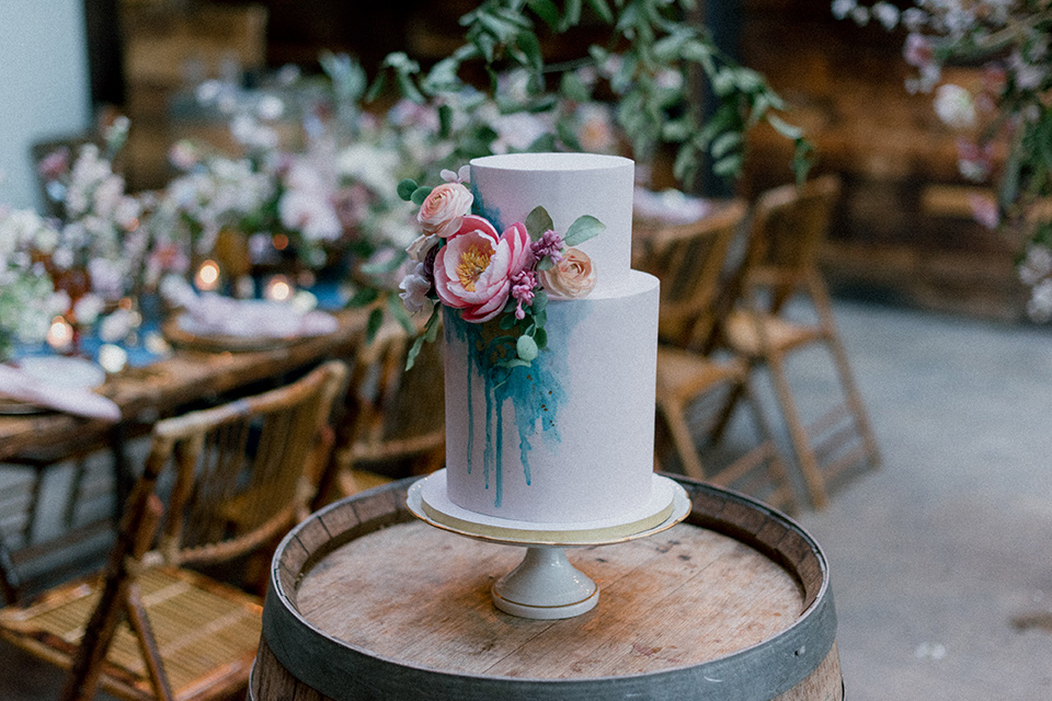 cake-with-white-fondant-and-pink-flowers