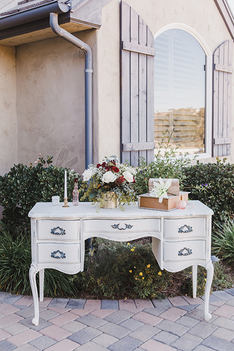chateau-raquel-romantic-wedding-table-outside
