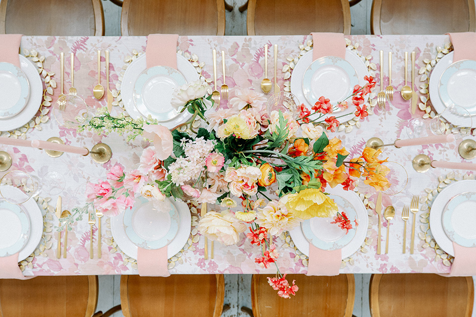 pink and white floral linen with gold charger plates and flatware