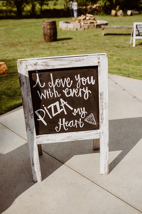 Horse-Range-Vista-pizza-sign