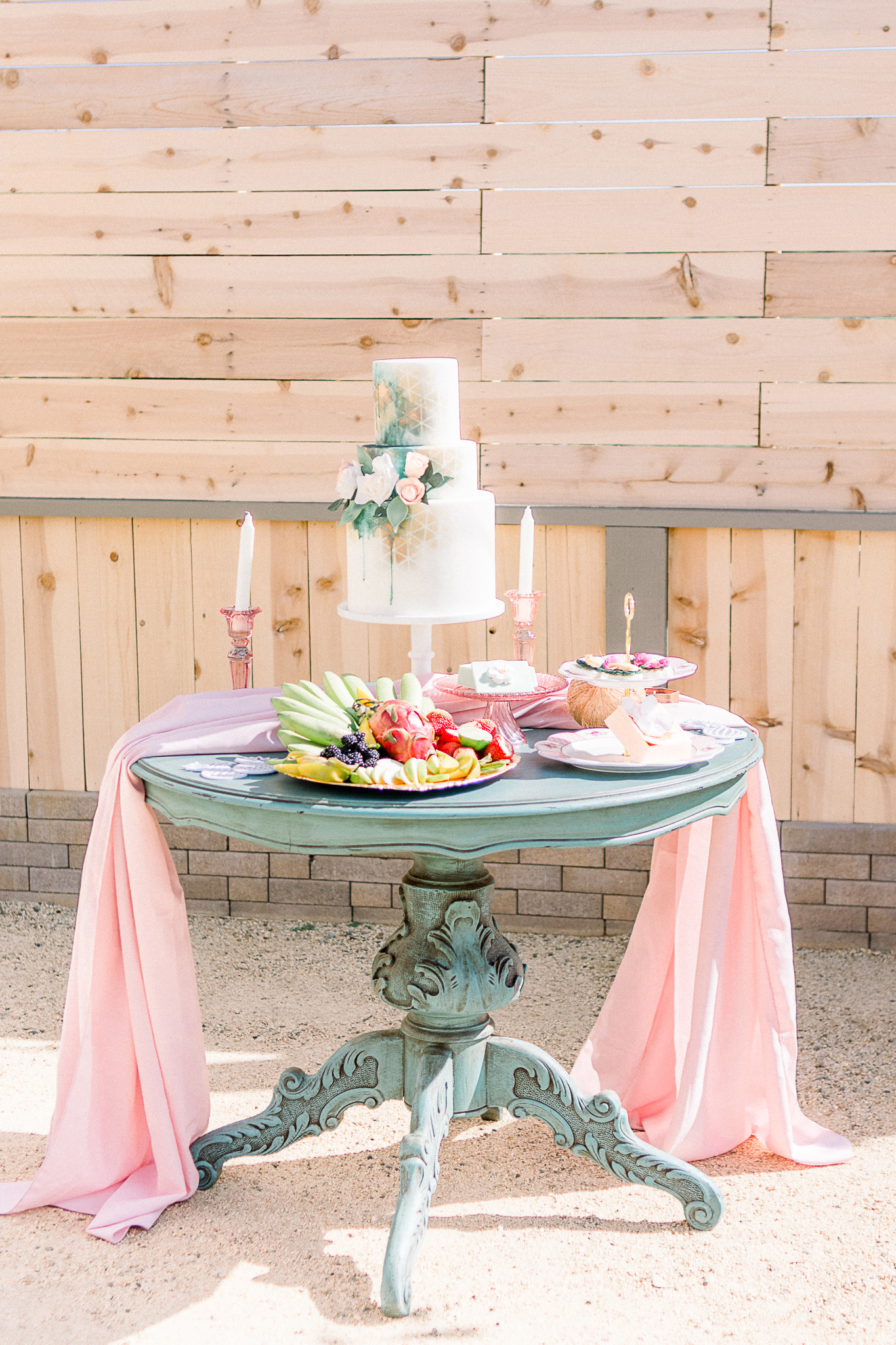 emerald-peak-temecula-wedding-cake-table