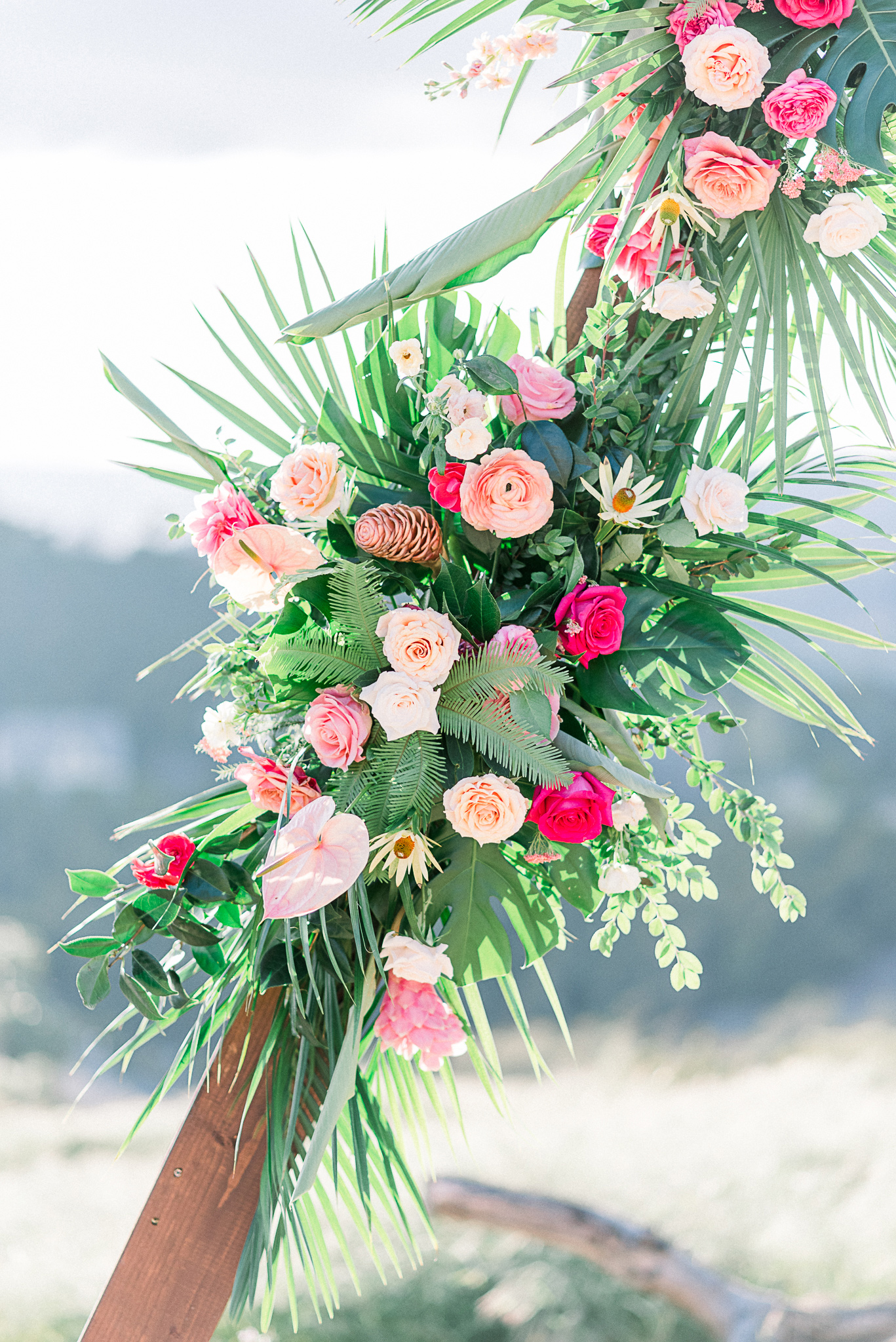 emerald-peak-temecula-wedding-close-up-on-ceremony-arch