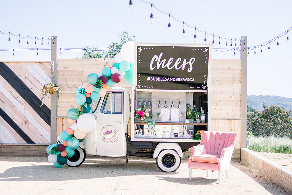 emerald-peak-temecula-wedding-wine-cart