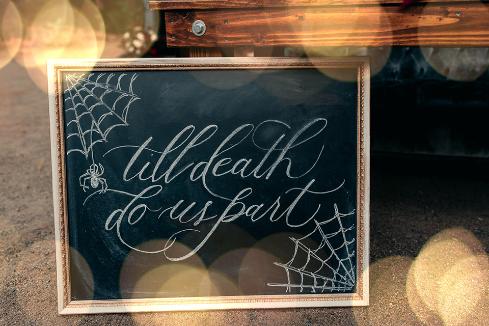  Halloween-chalkboard-sign