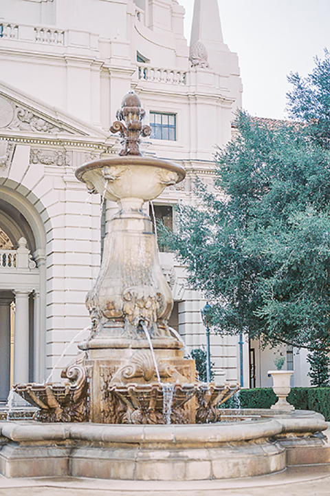 Pasadena-city-hall-styled-shoot-fountain