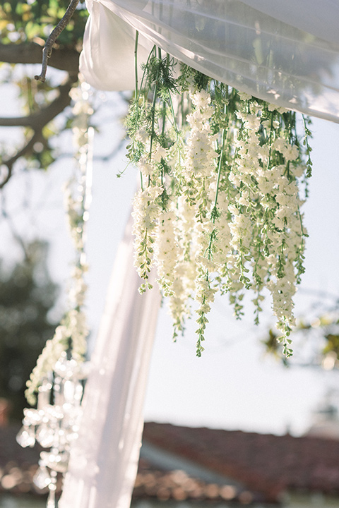 Inn-at-Rancho-Santa-Fe-wedding-hanging-white-flowers-at-ceremony