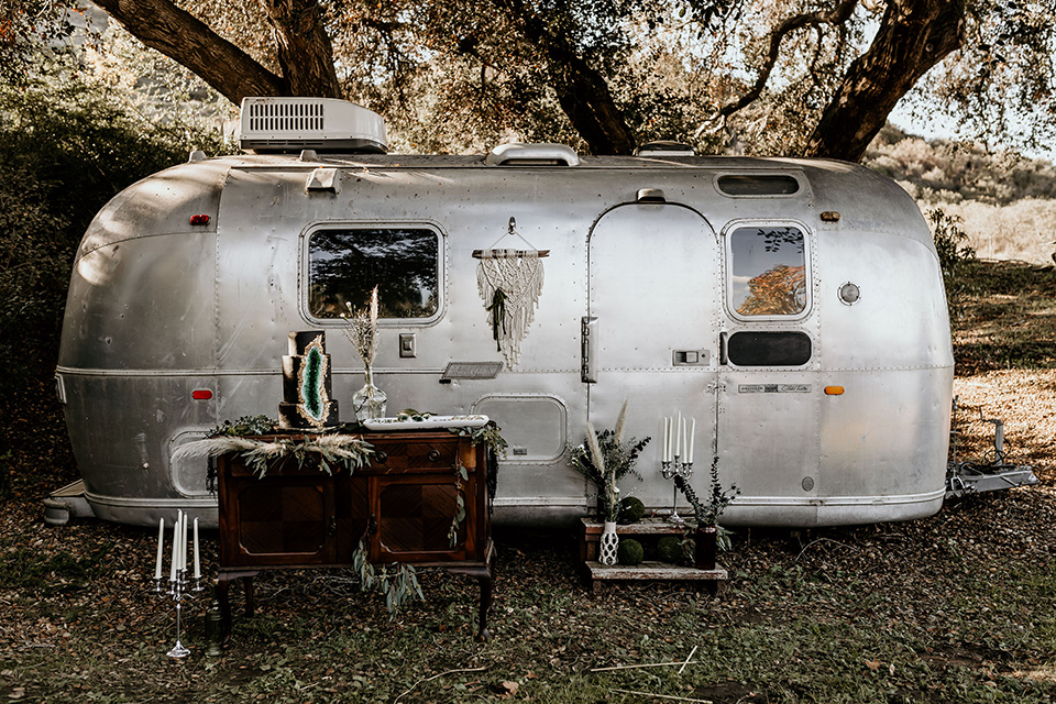 retro-ranch-styled-shoot-camper