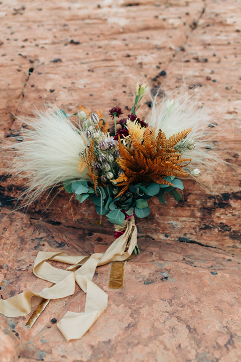 Utah-snow-canyon-shoot-boutonniere-with-feathers-and-neutral-colored-florals