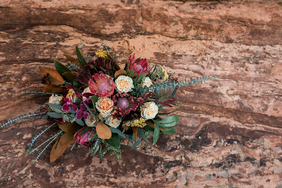 Utah-Shoot-florals-in-deep-burgundys-and-red-tones