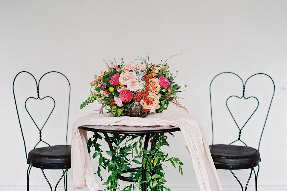 flower-market-shoot-chairs