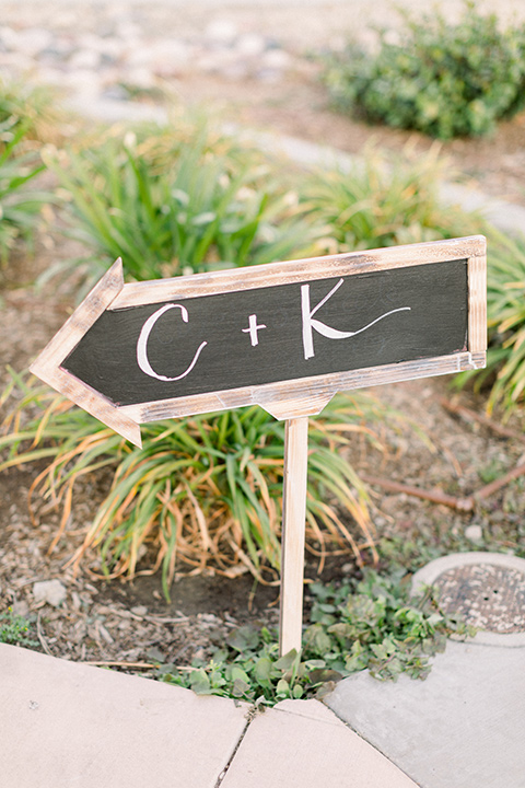 community-church-wedding-chalkboard-arrow-to-wedding