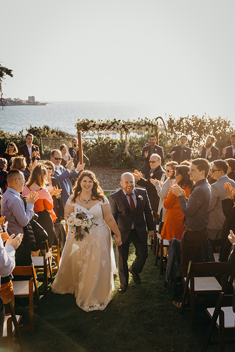 la-jolla-wedding-groom-in-a-dark-blue-suit-with-a-light-blue-shirt-and-red-tie-bride-in-a-tulle-ball-gown