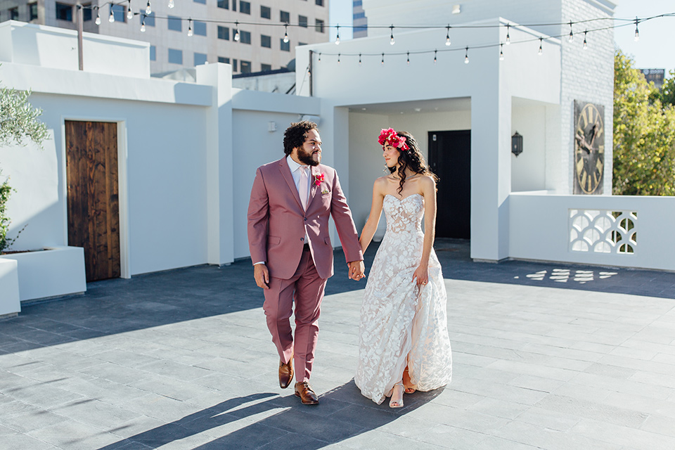  spanish inspired wedding with pink and cobalt wedding décor 